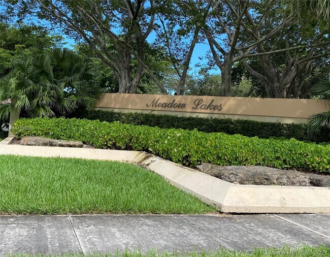 Building Photo - 1290 S Military Trail