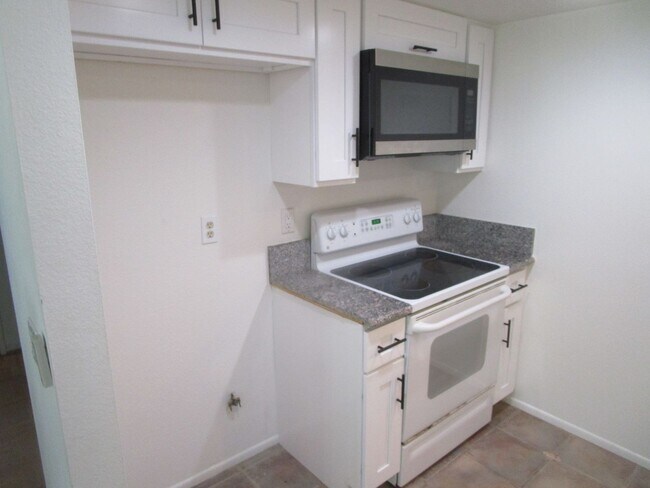 Foto del edificio - Beautiful 2 Bed / 2.5 Bath Condo in Fullerton
