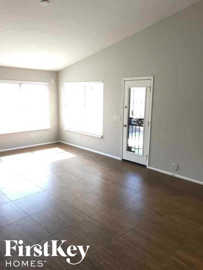 Foto del edificio - 10237 W Jessie Ln