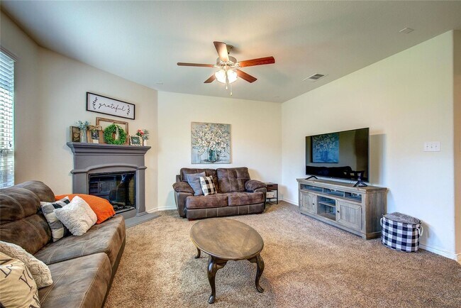 Building Photo - Beautiful 4 bedroom 3 bathroom, 1 living r...