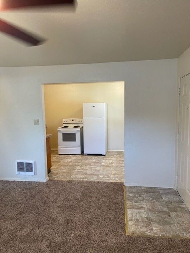 2158 Placer St Unit 2158 Placer St., Redding, CA 96001 - Room for Rent ...