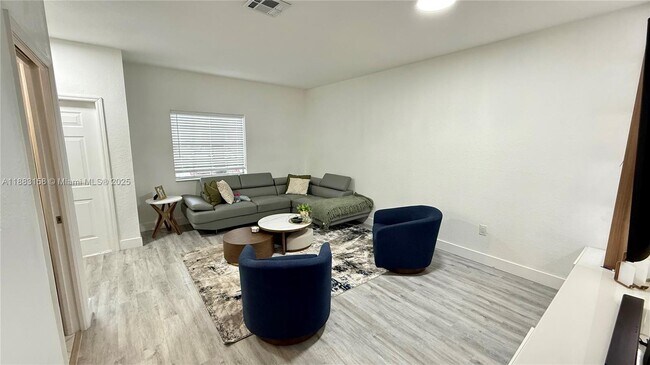 Foto del edificio - 5725 NW 114th Path