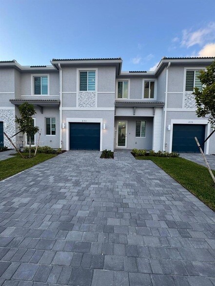 Foto del edificio - 633 SE 13th St Cir