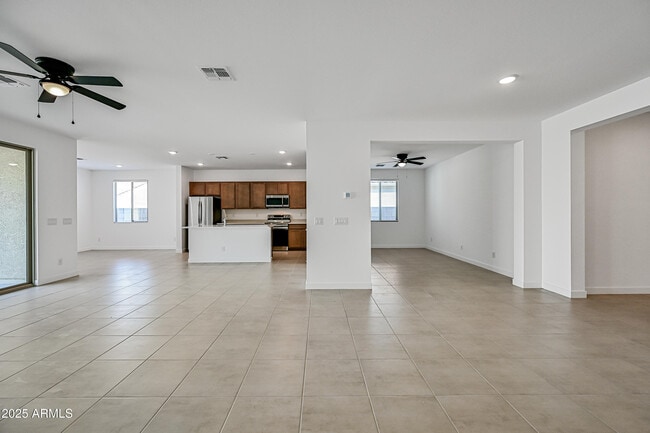 Foto del edificio - 23410 W Florence Ave