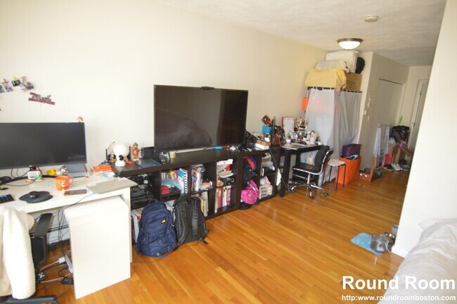 Foto del edificio - 383 Langley Rd