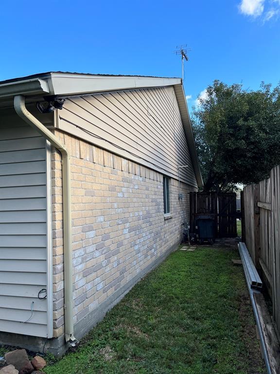 Foto del edificio - 715 N Rock Dr