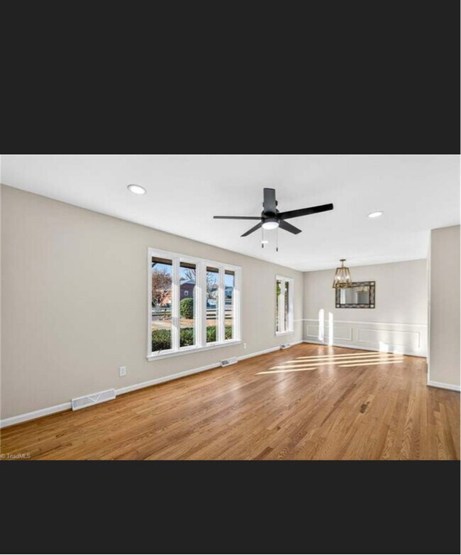 Foto del edificio - 2204 Dulaire Rd