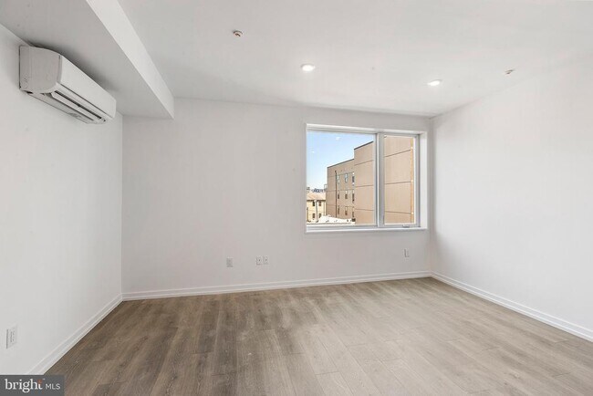 Foto del edificio - 1229 N Front St