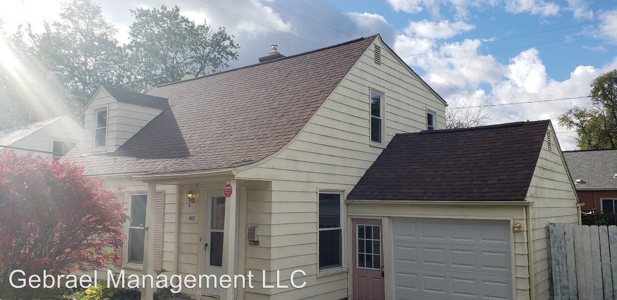 Foto principal - 4 br, 1.5 bath House - 807 Fremont