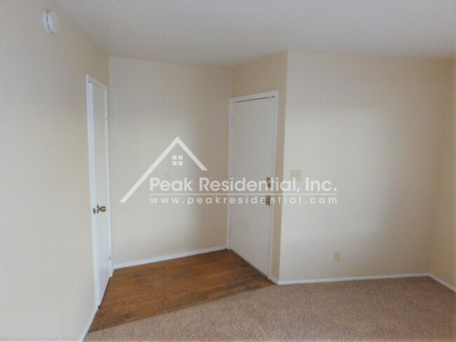Building Photo - Northcrest6027