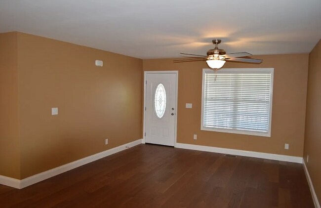 Foto del edificio - 308 Sparks Ln