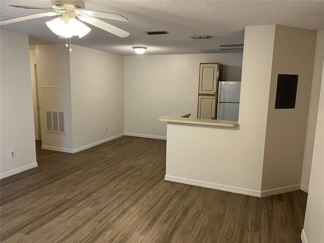 Building Photo - 2564 Grassy Point Dr