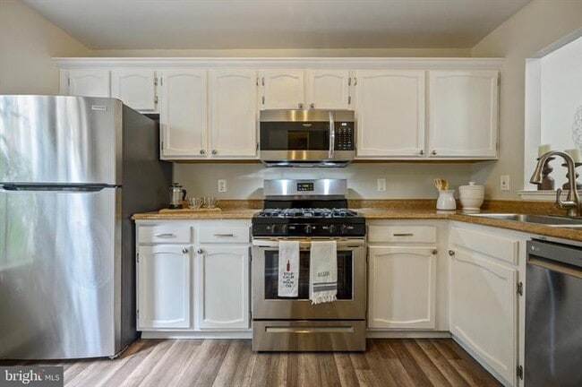 Kitchen - 14423 Long Green Dr