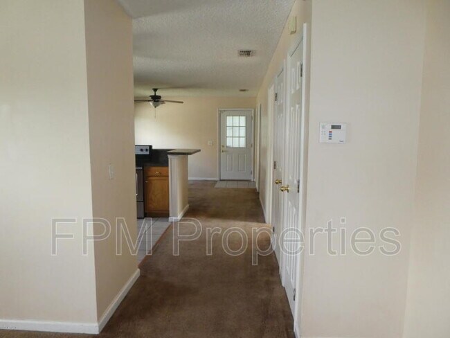 Building Photo - 1017 Crestwood St