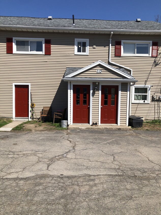 Primary Photo - 113 Main St