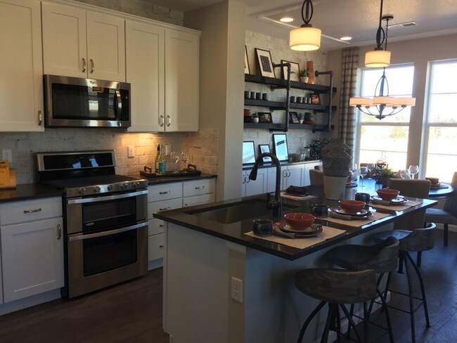 Building Photo - Gorgeous Townhome in Greenwood Village