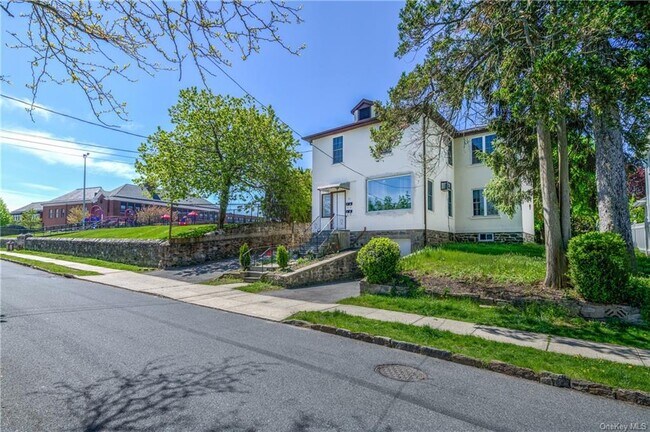 Foto del edificio - 12 Bellew Ave