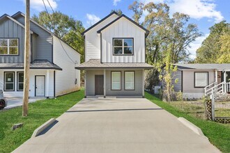 Building Photo - 8687 Sassafras