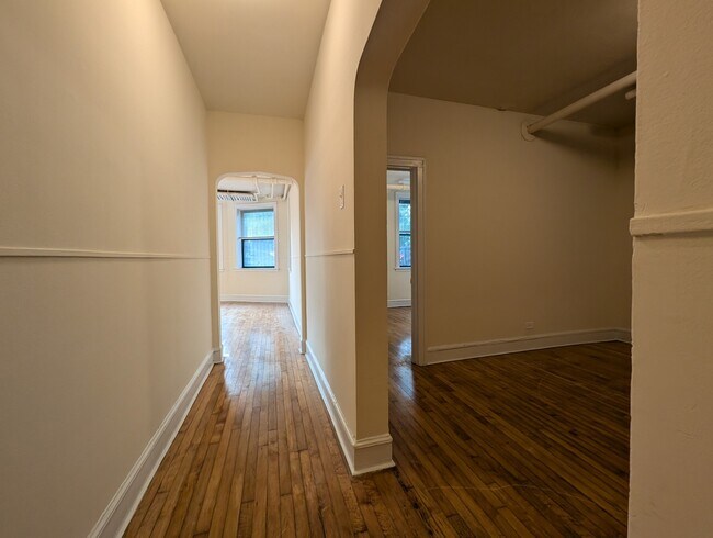 Building Photo - 2330 N Spaulding Ave