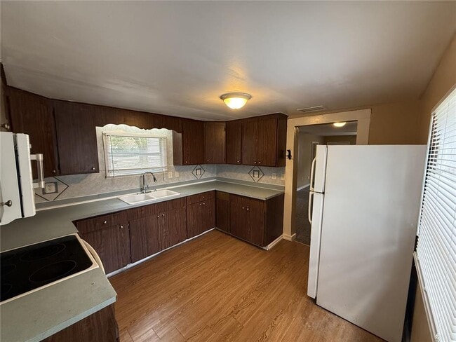 Building Photo - 314 W Crescent Dr