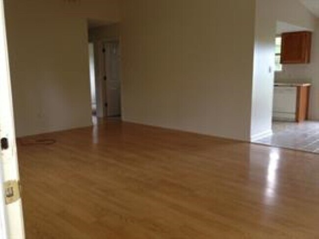 Foto del edificio - 180 Coopers Pond Rd