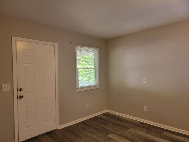 Foto del edificio - Homes in this area lease quickly — schedule your tour before it’s gone