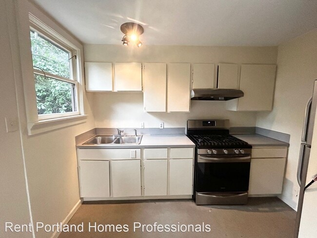Building Photo - 4 br, 2 bath House - 1726 SE Division Street