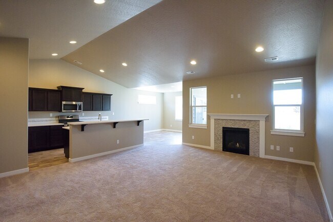 Foto del edificio - New 4 Bedroom Home in Post Falls with 3 Car Garage!