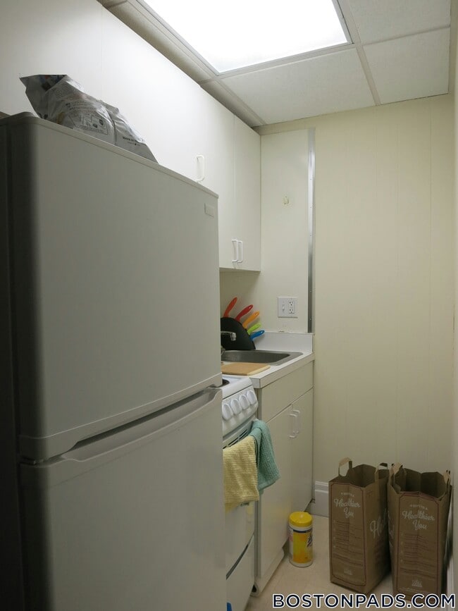 Building Photo - 62 Boylston St