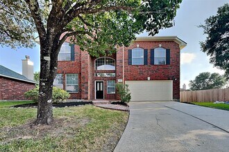 Building Photo - 6727 Village Bridge Dr