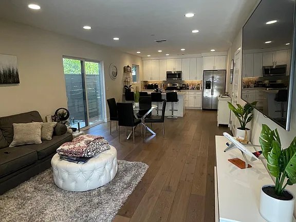 Foto del edificio - 3098 Rockview Pl