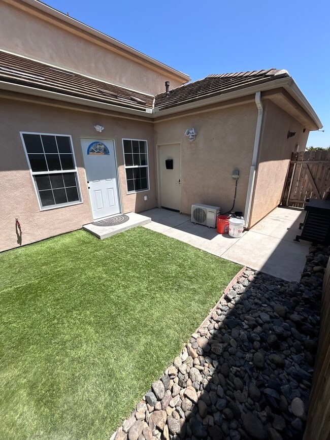 Building Photo - 1467 W Hartford Way