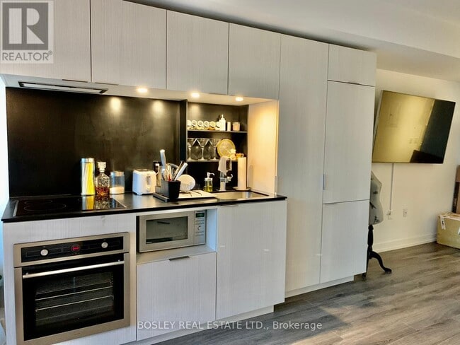 Building Photo - 77 Shuter St