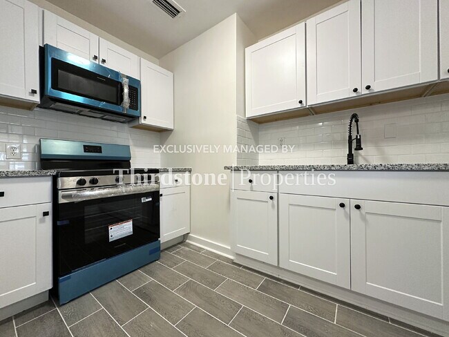 Building Photo - 1178 Murray Dr