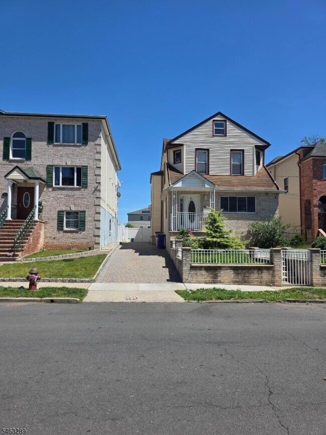 Foto del edificio - 929 Adams Ave