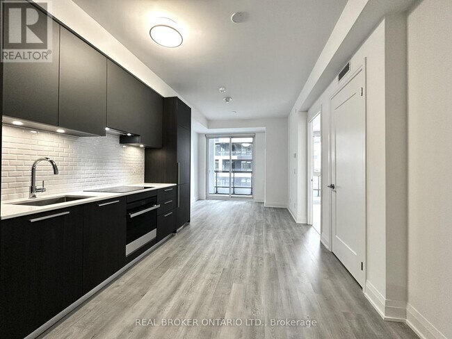 Photo du bâtiment - 65 Broadway Ave