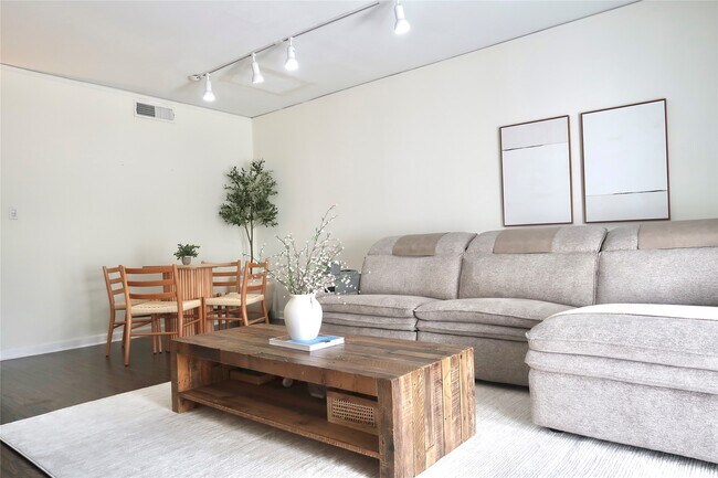 Foto del edificio - 14715 Barryknoll Ln