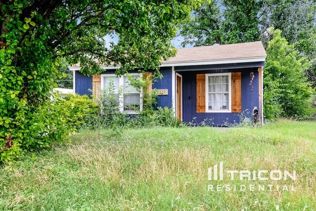 Building Photo - 5229 Westcrest Dr
