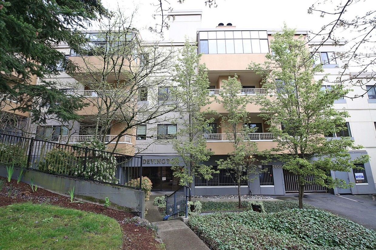 Foto principal - 2Bd/2Ba Mercer Island Condo