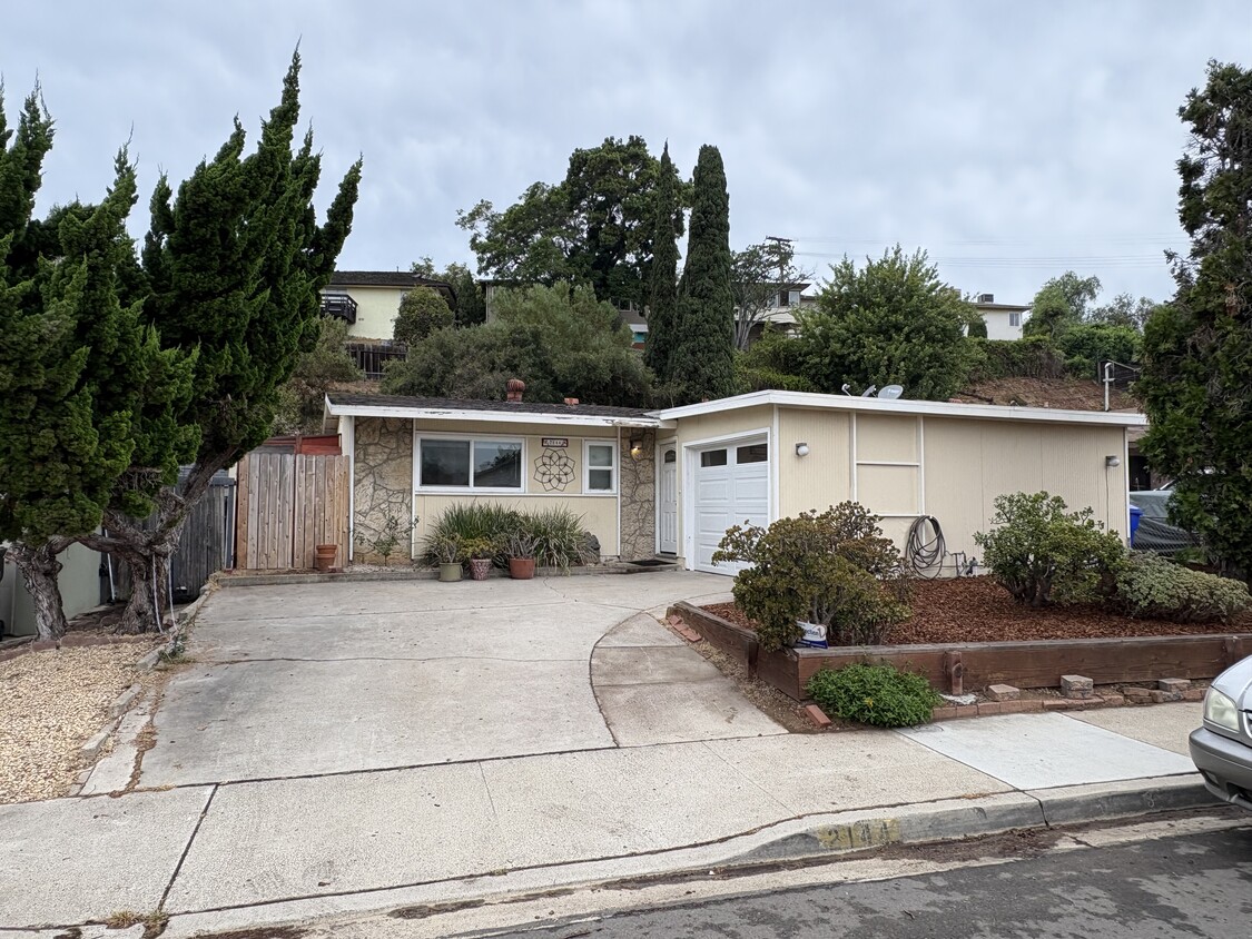 Foto principal - 2144 Boundary St