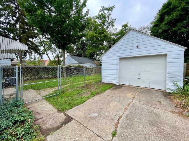 Foto del edificio - Three Bedroom Home in Northeast Grand Rapids