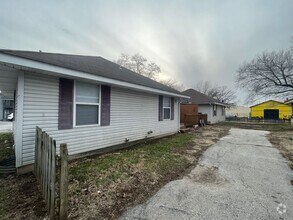Building Photo - 1716 N Ozark Ave