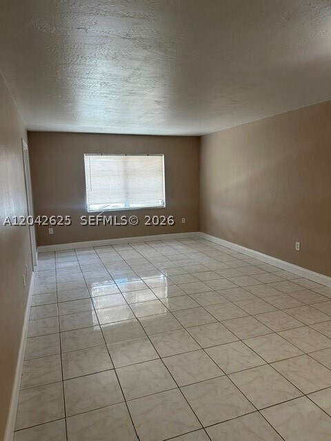 Foto del edificio - 251 NE 187th St