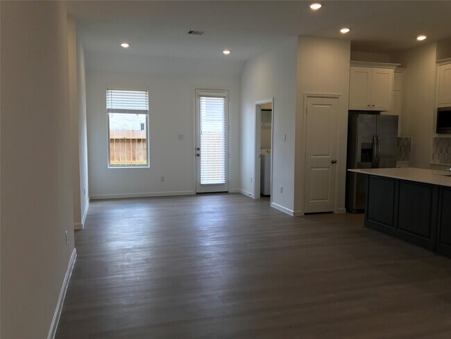Building Photo - 28813 Bobcat Run Dr