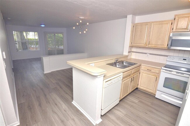 Foto del edificio - 1705 Palm Cove Blvd