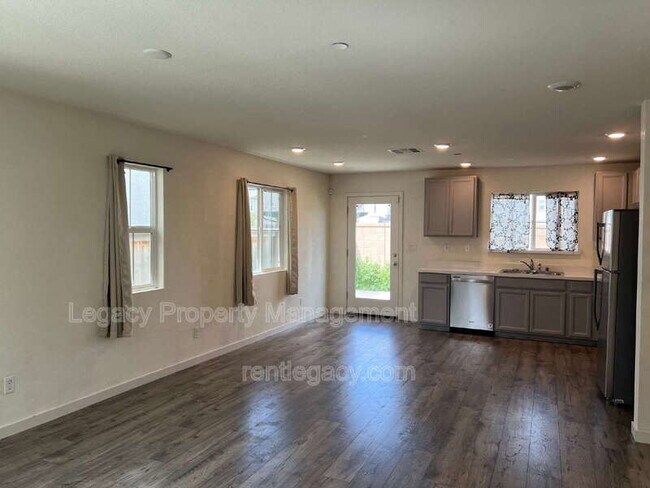 Foto del edificio - 4360 White Ash Ln