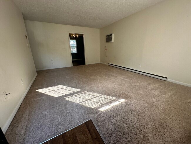 Building Photo - 106 Robbins Ave