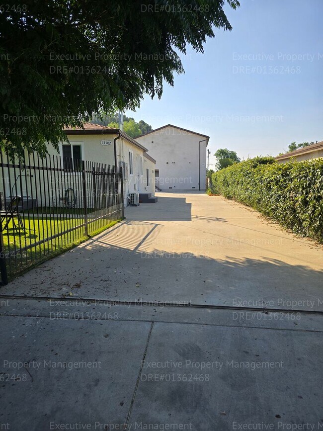 Building Photo - Newly constructed upstairs 2 bedrooms and ...
