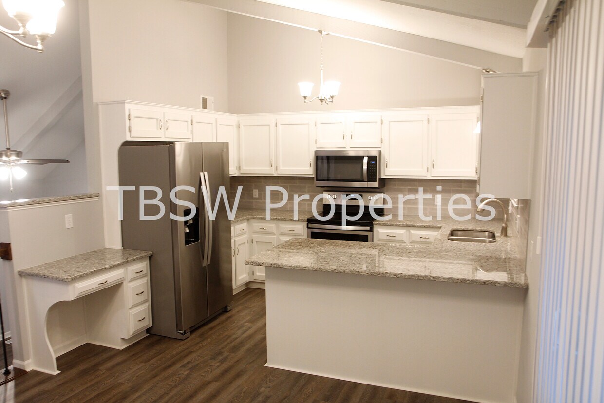 Foto principal - 16143 W 125th Pl