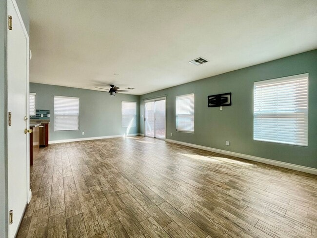 Building Photo - Home For Rent! Silverado Ranch 3beds/2Baths
